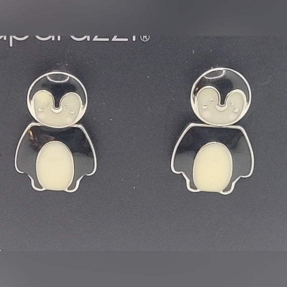 Paparazzi Penguin Stud Earrings         HGP301C - Picture 3 of 5